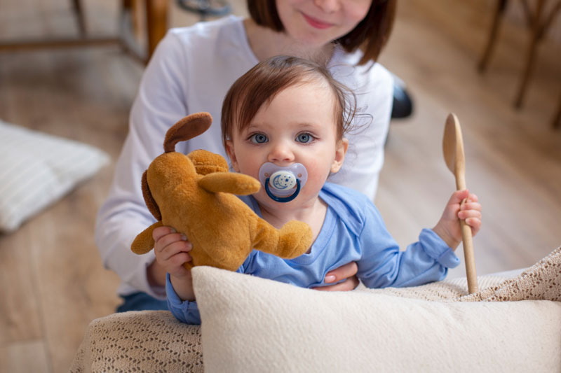Some signs about a child needing eating or swallowing problems therapy